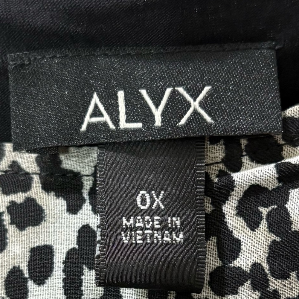 Alyx Women's Floral Print Top - Red and Black - Picture 5 of 5